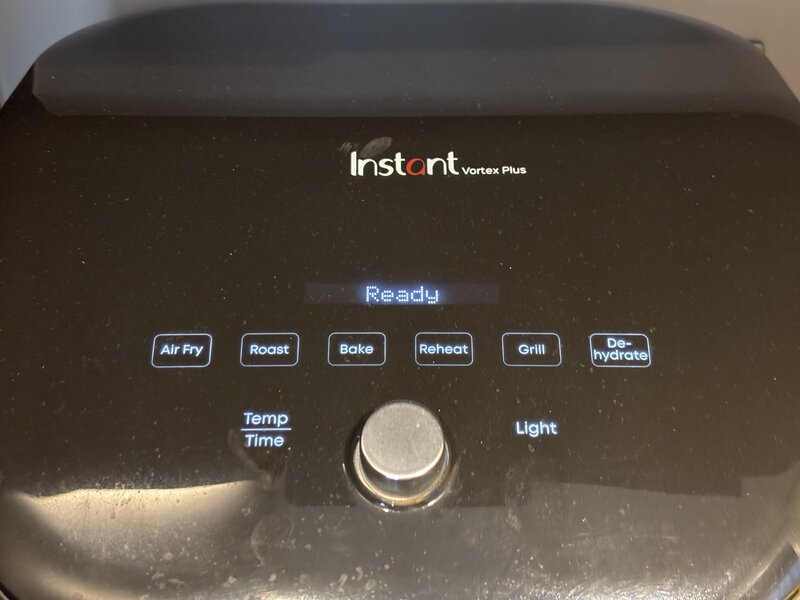 Instant Vortex Plus control panel showing 6 smart programmes