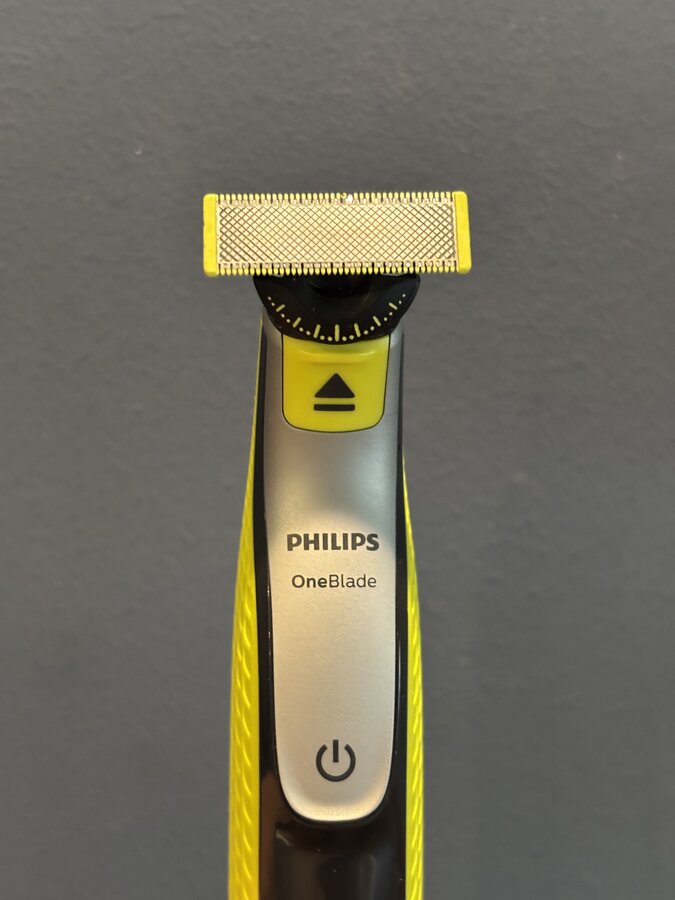 Philips OneBlade 360 front view showing blade and handle