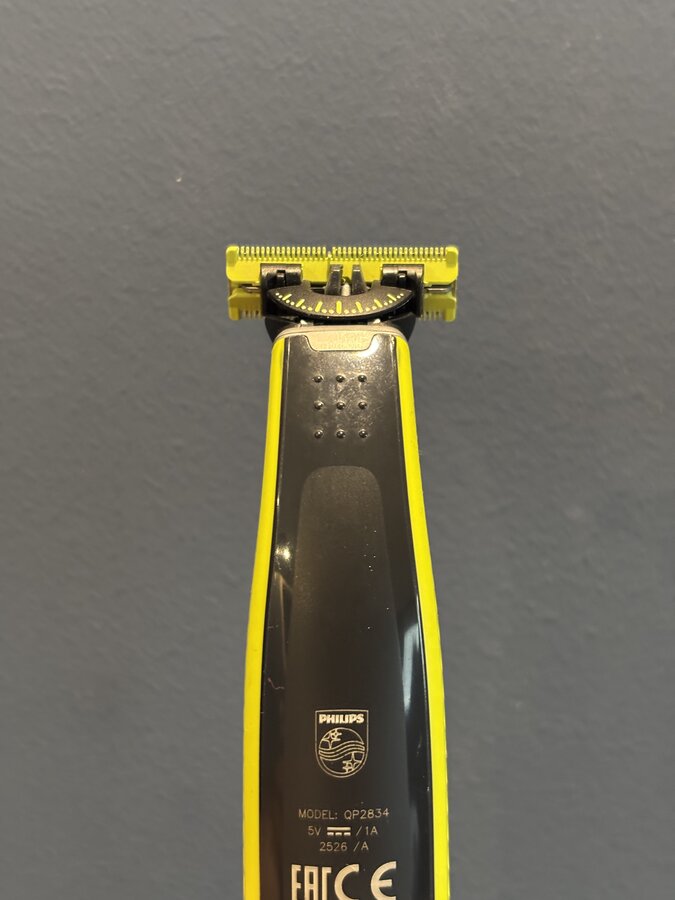 Philips OneBlade 360 back view showing model details