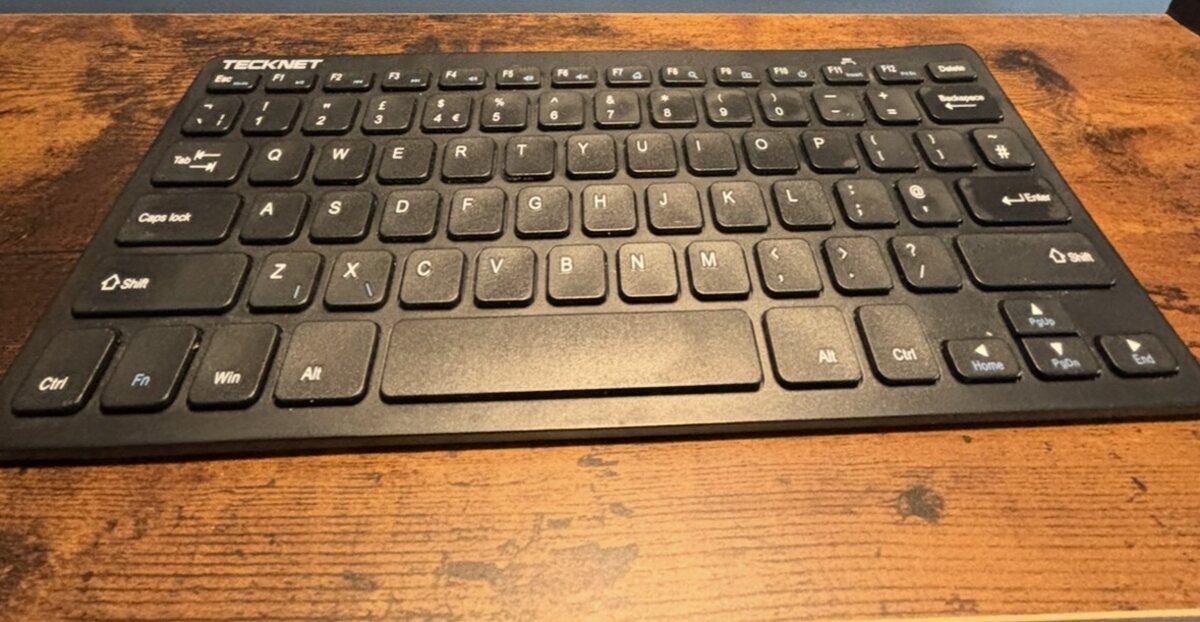 TECKNET wireless keyboard front view
